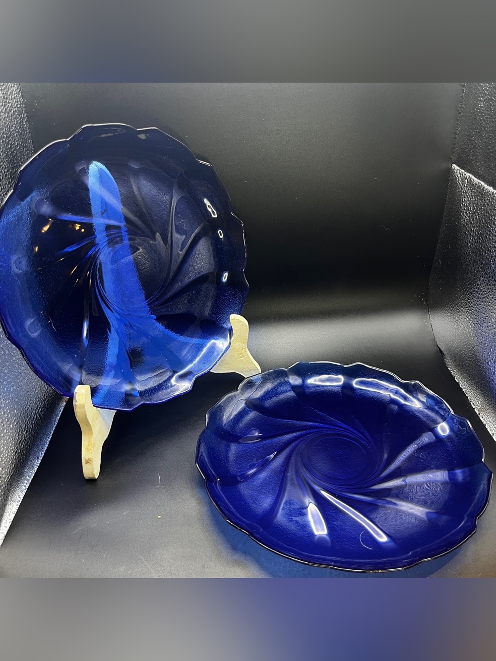 2 Arcoroc France Cobalt Blue Swirl Dinner Plates 9.25" diameter Vintage textured